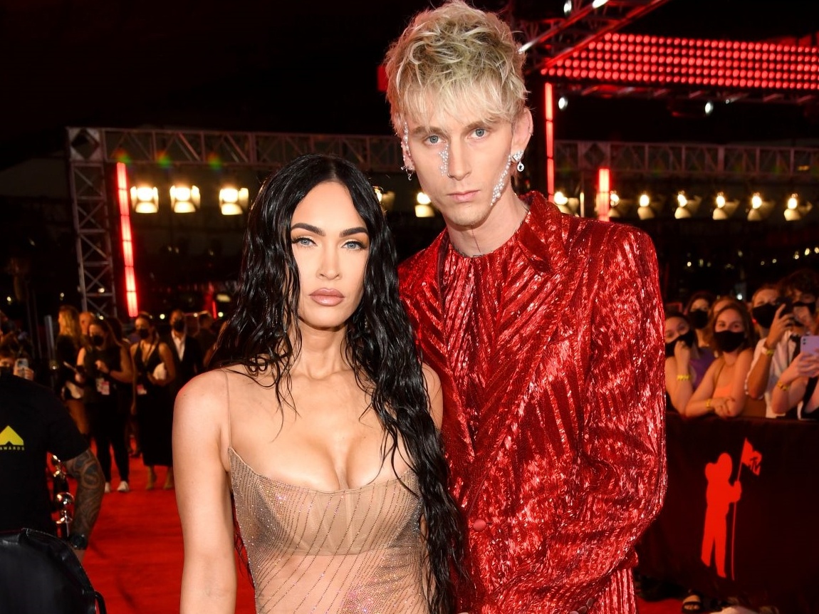 Megan Fox va dan sao mac goi cam tren tham do MTV VMAs 2021 hinh anh