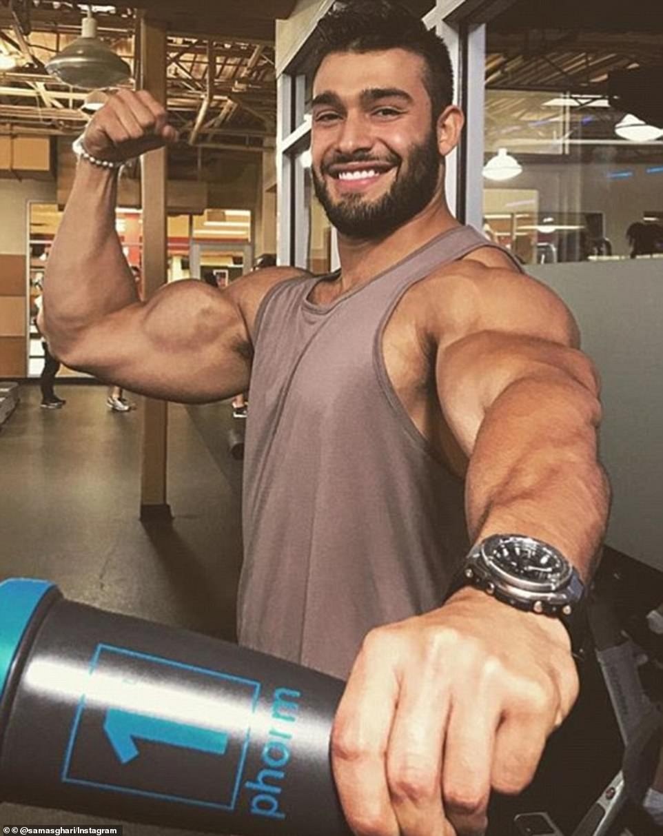 Cơ bụng 6 múi của hôn phu Britney Spears ảnh 4 Co bung 6 mui cua hon phu Britney Spears anh 4