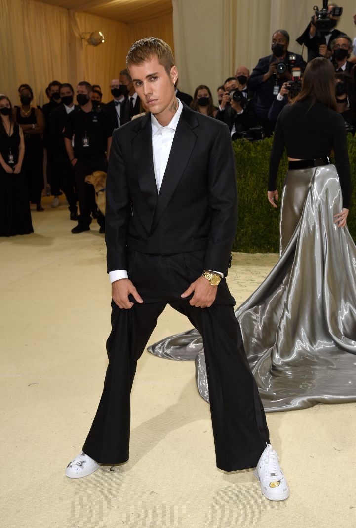 Justin Bieber mang giày 90 USD ở Met Gala ảnh 2 Justin Bieber mang giay 90 USD o Met Gala anh 2