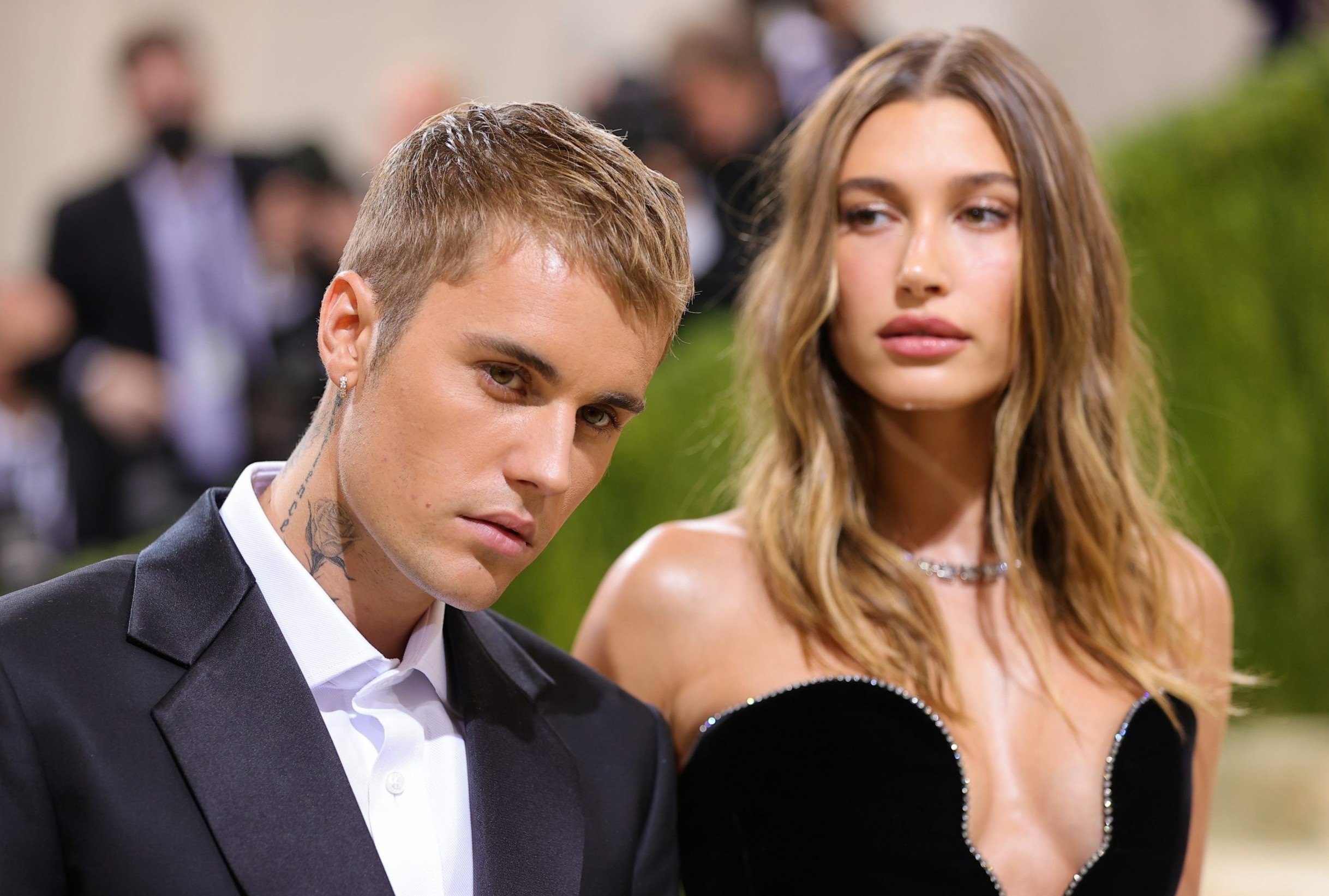 Vo chong Justin Bieber bi quay roi o tham do Met Gala hinh anh