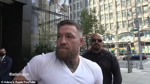 Machine Gun Kelly va Conor McGregor anh 1