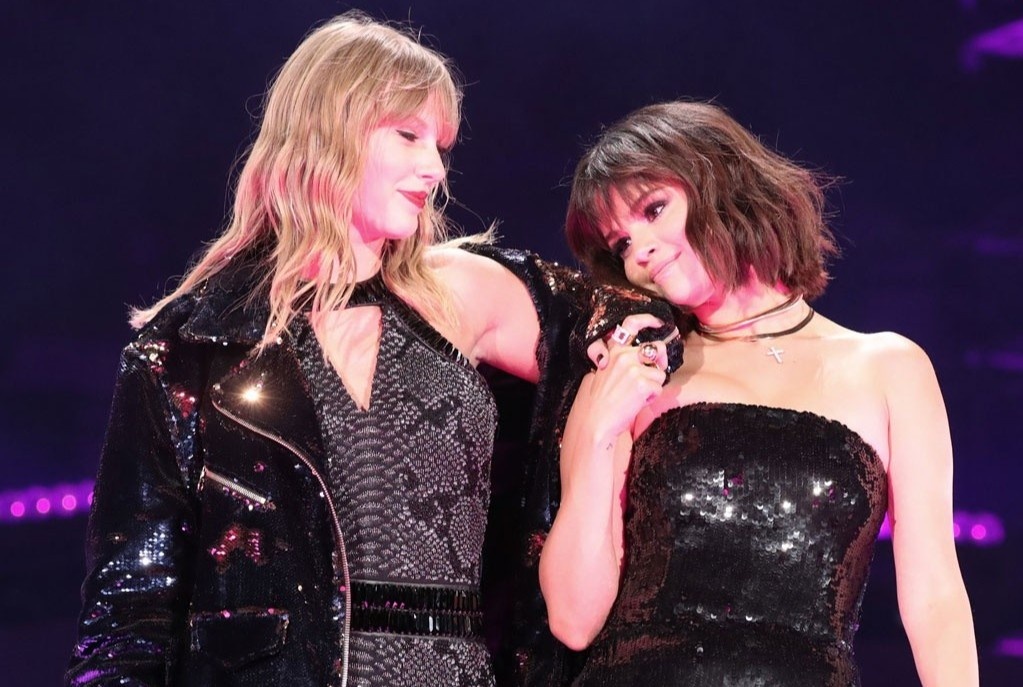 ung xu cua nghe si tren mang xa hoi anh 1