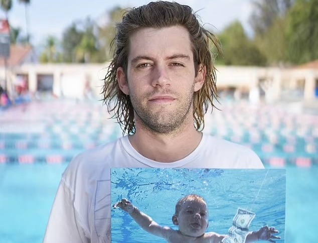 Spencer Elden yeu cau nhom Nirvana chinh lai anh bia album 'Nevermind' hinh anh