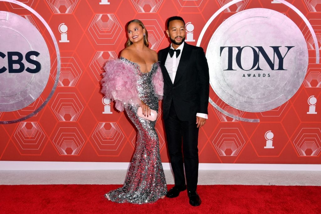 Tom Hiddleston o Tony Awards 2021. anh 7