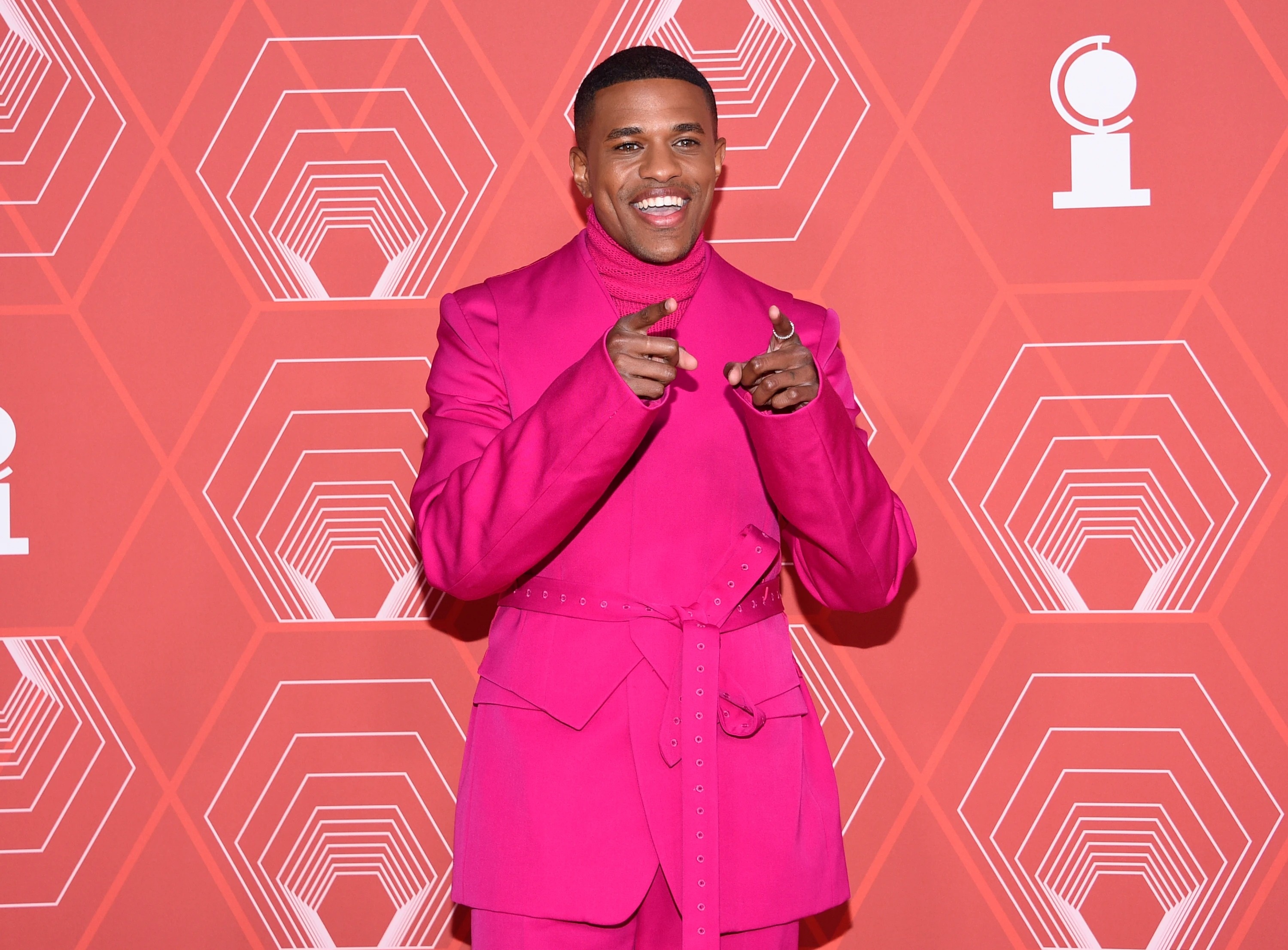 Tom Hiddleston o Tony Awards 2021. anh 10