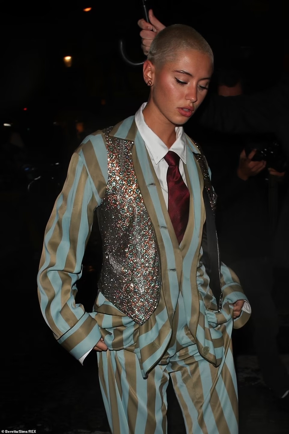 sieu mau noi y quy tu trong dem tiec thoi trang anh 9