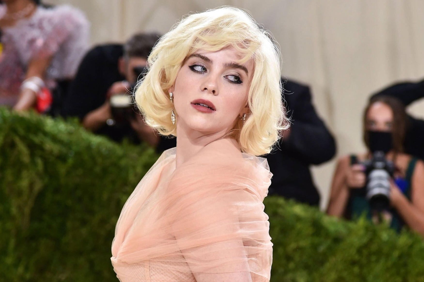 Thong diep cua Billie Eilish hinh anh