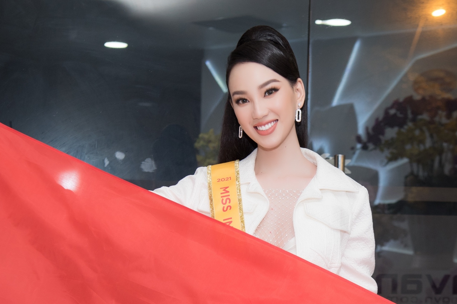 Tran Hoang Ai Nhi sang Ai Cap thi Hoa hau Lien luc dia hinh anh