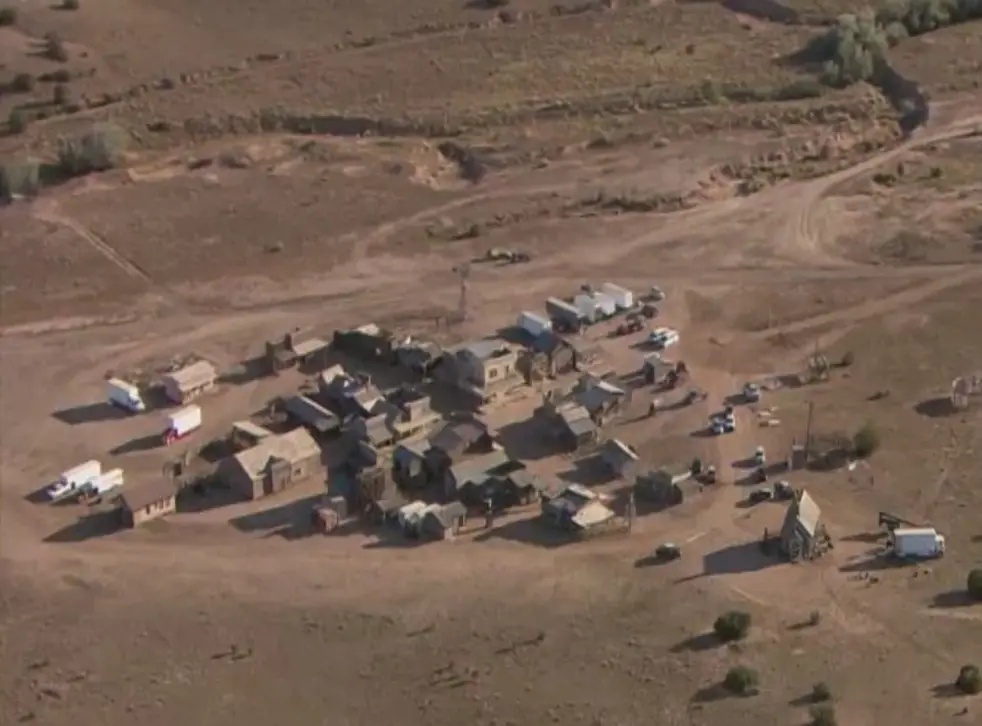 Alec Baldwin vo tinh ban chet nguoi tren phim truong anh 3