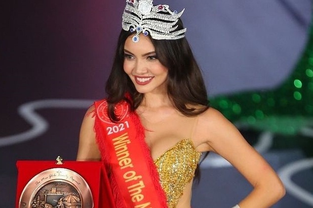 Nguoi dep Philippines dang quang Hoa hau Hoan cau 2021 hinh anh