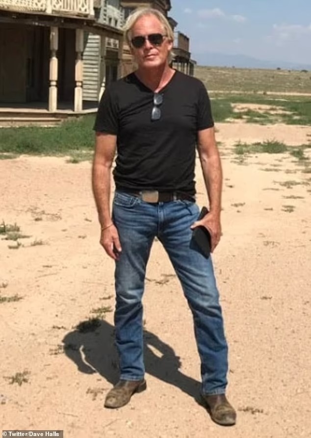 Alec Baldwin bi kien sau su co ban chet nguoi anh 4