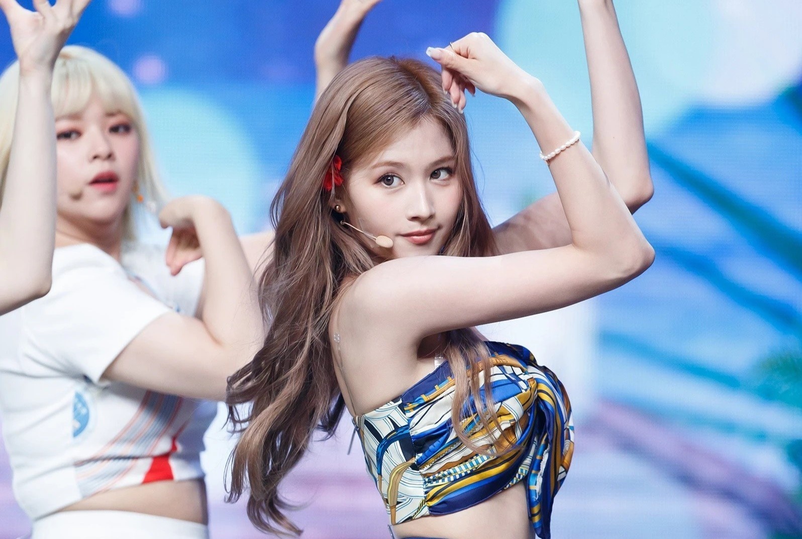 Cach TWICE kiem 35 trieu USD hinh anh