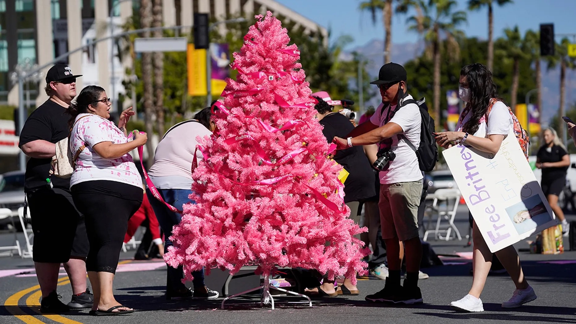 Britney Spears thoat khoi quyen giam ho sau 13 nam anh 1