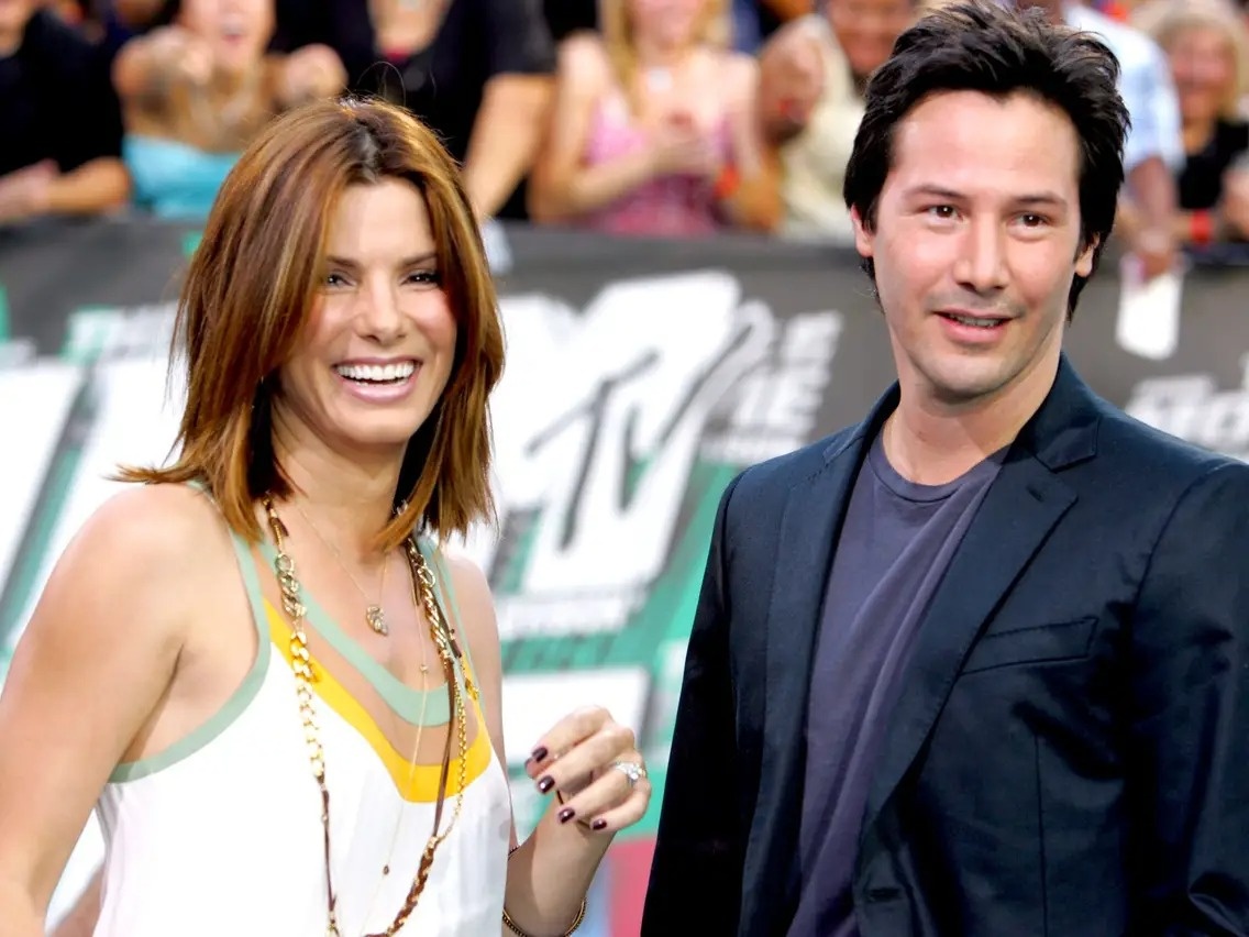 Sandra Bullock hen ho Keanu Reeves anh 1