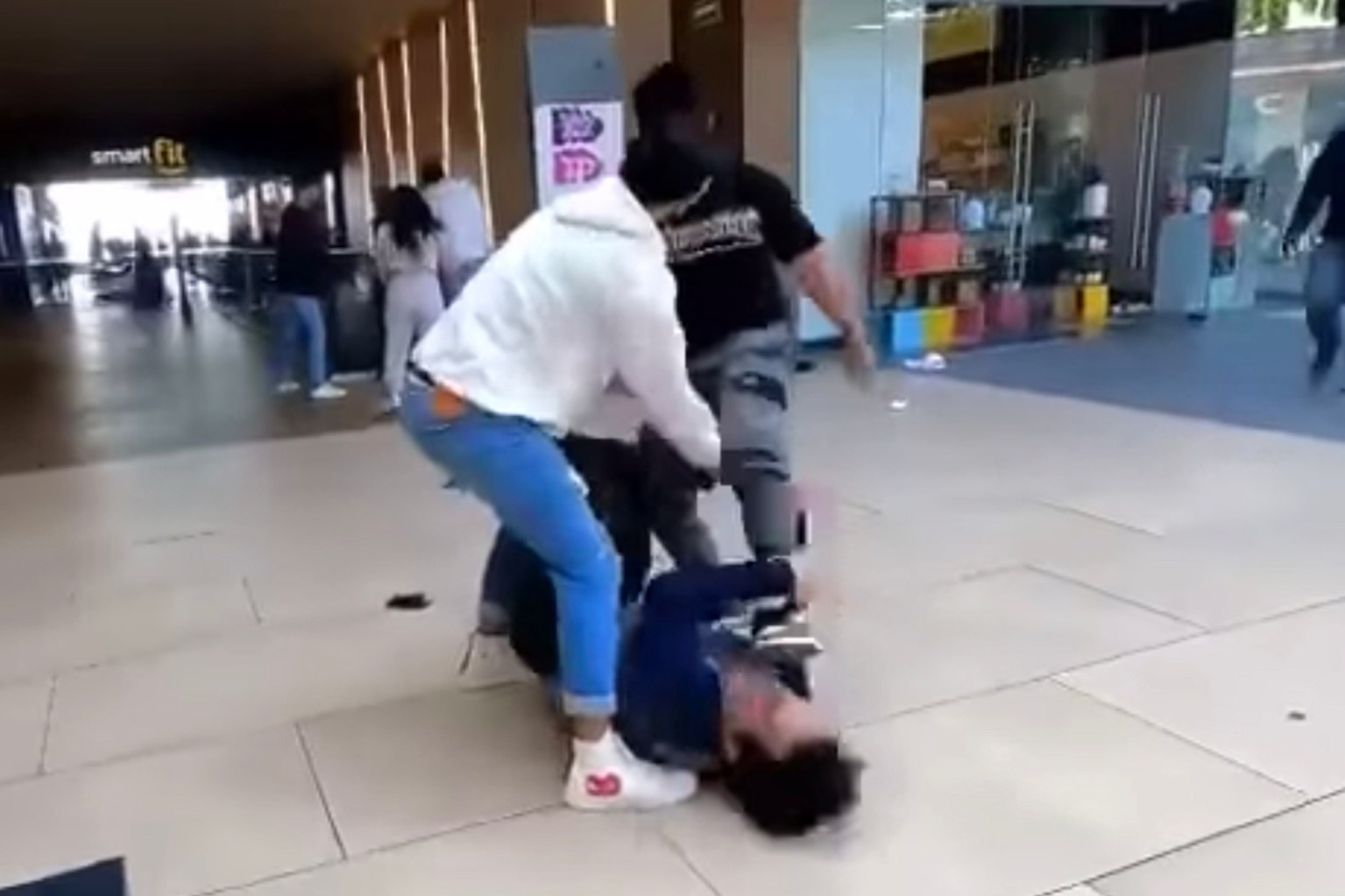 khan gia danh nhau khi mua ve Spider-Man: No Way Home anh 1