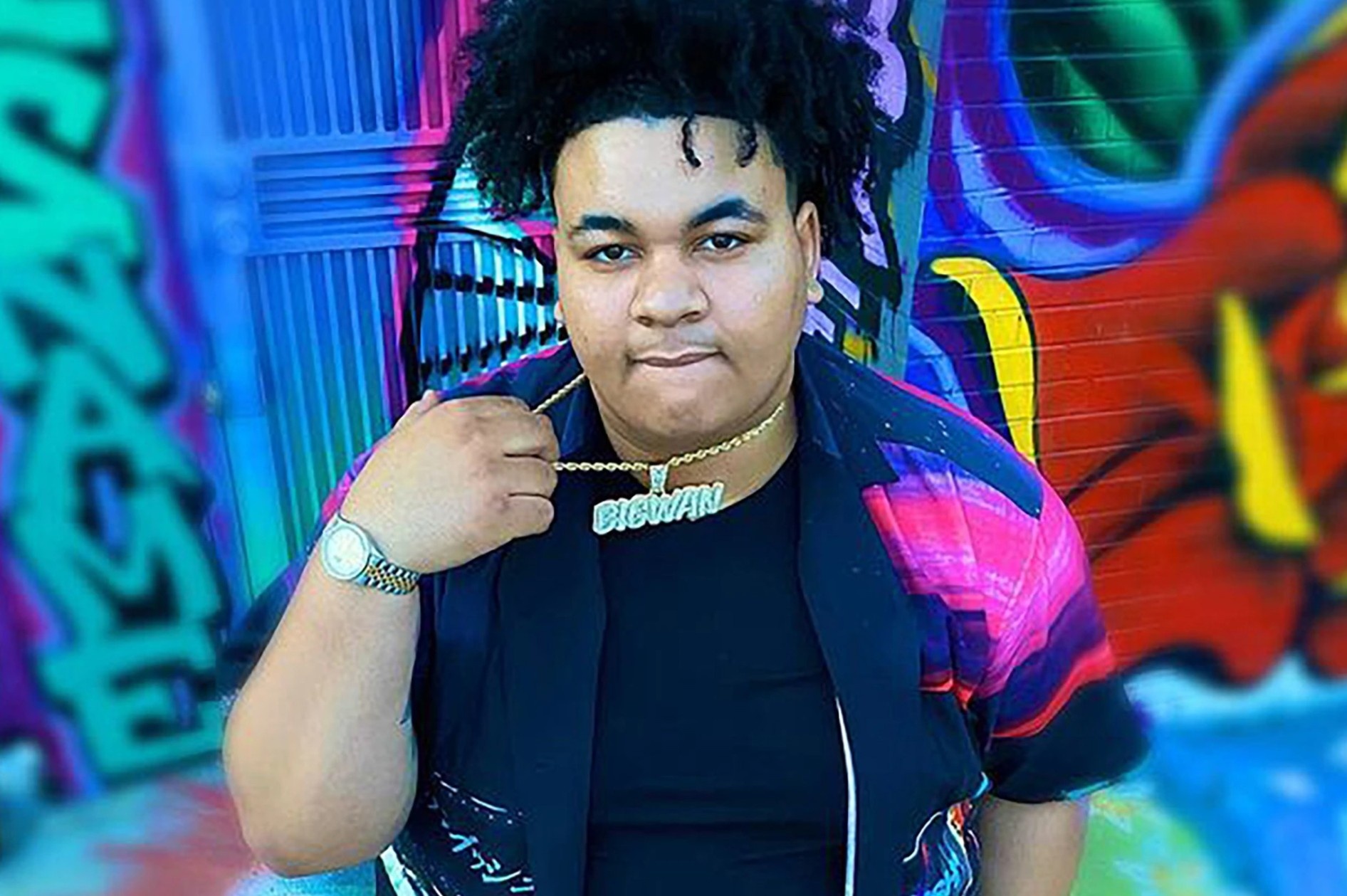 Rapper 19 tuoi bi ban chet trong phong ngu hinh anh