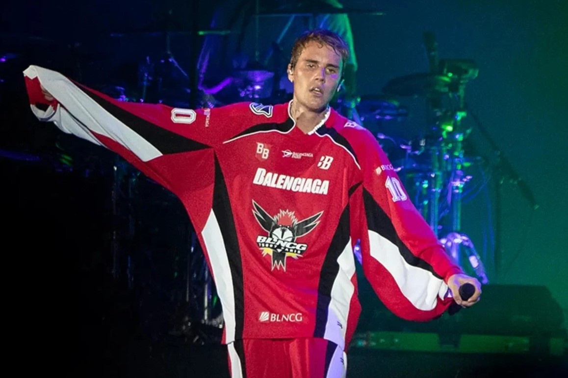 Justin Bieber van dien du gay tranh cai hinh anh