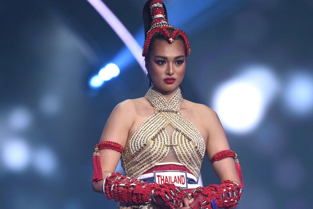 Hoa hau nang 71 kg cua Thai Lan noi bat o ban ket Miss Universe hinh anh
