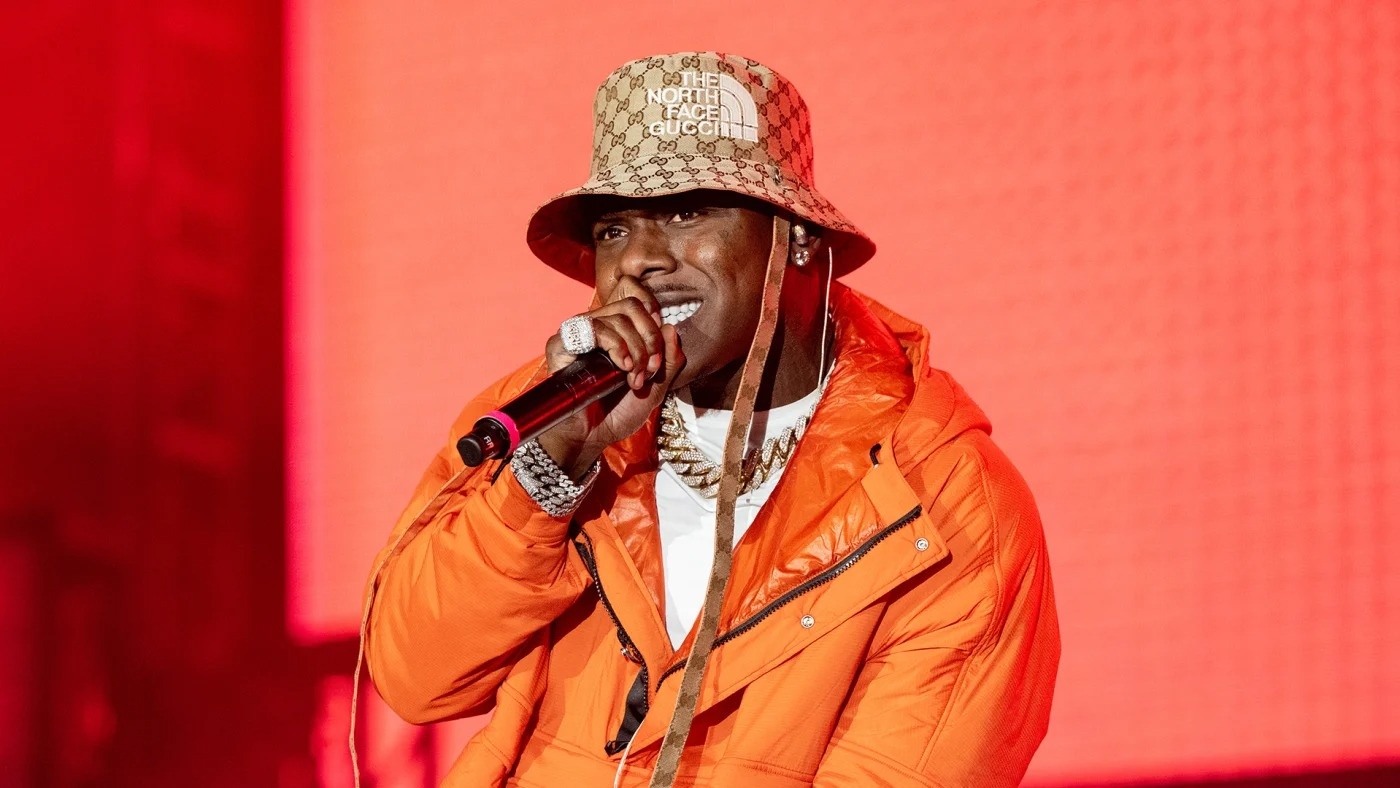 Nam rapper bị ném rác khi đang biểu diễn  ảnh 1 Nam rapper bi nem rac khi dang bieu dien anh 1