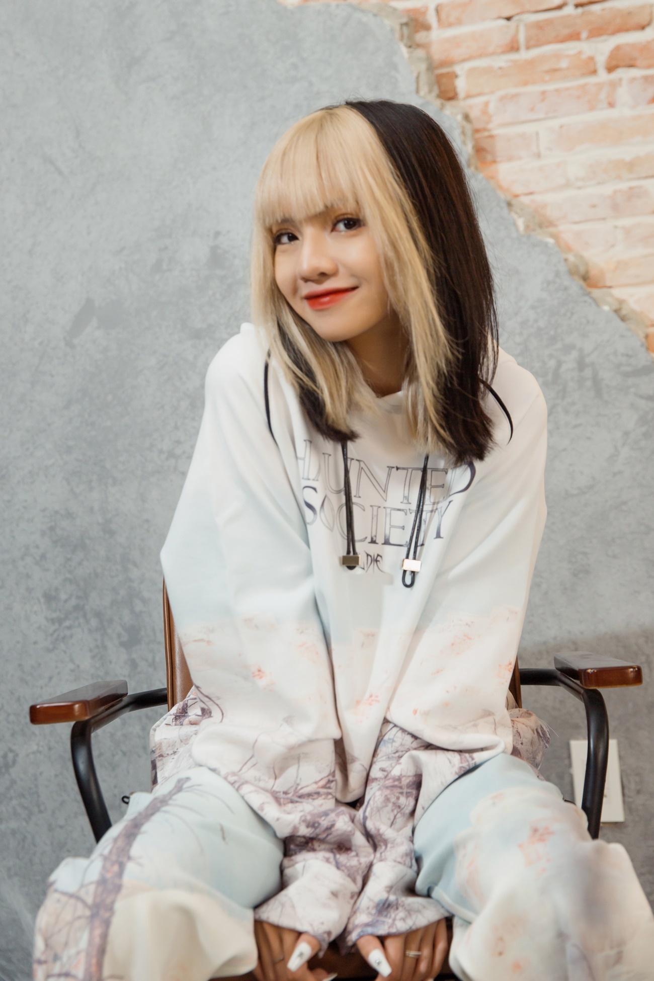 cô gái giống Lisa ở Rap Việt ảnh 2 co gai giong Lisa o Rap Viet anh 2