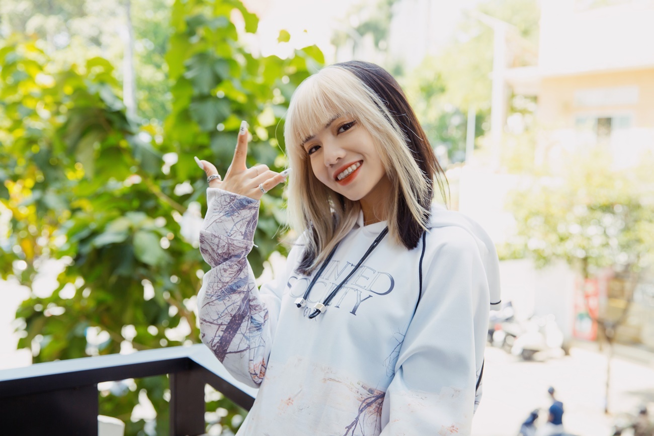 co gai giong Lisa o Rap Viet anh 4