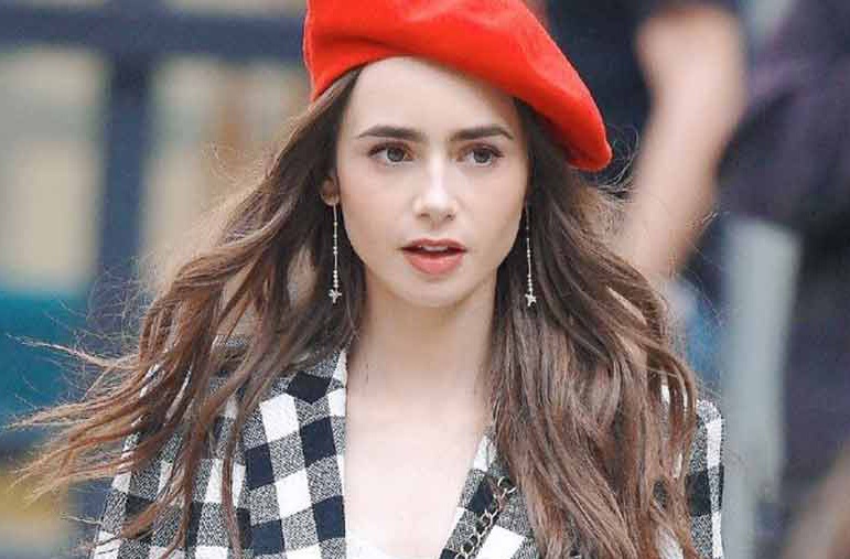 'Emily in Paris' bi chi trich vi xuc pham nguoi Ukraine hinh anh