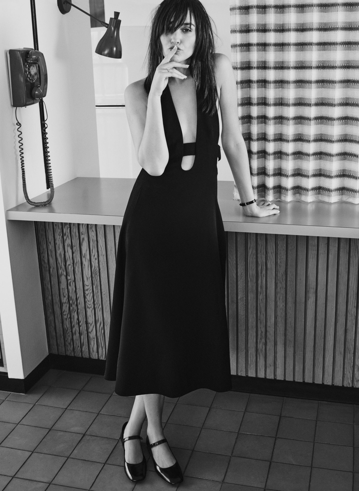 Gal Gadot hối hận về video cổ vũ gây tranh cãi ảnh 4 Gal Gadot hoi han ve video co vu gay tranh cai anh 4