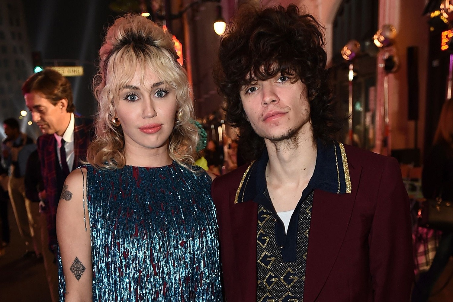 Miley Cyrus hen ho tay trong kem 6 tuoi anh 1