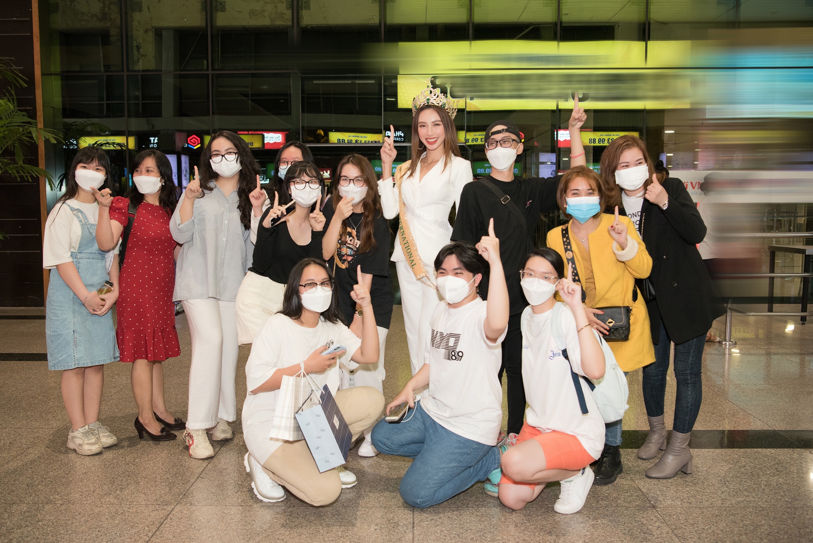 Hoa hậu Thùy Tiên về TP.HCM ảnh 4 Hoa hau Thuy Tien ve TP.HCM anh 4