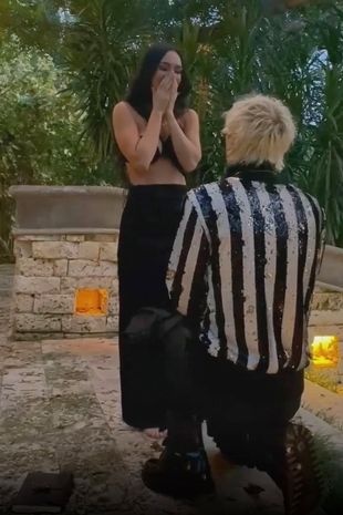 Machine Gun Kelly cầu hôn Megan Fox ảnh 1 Machine Gun Kelly cau hon Megan Fox anh 1