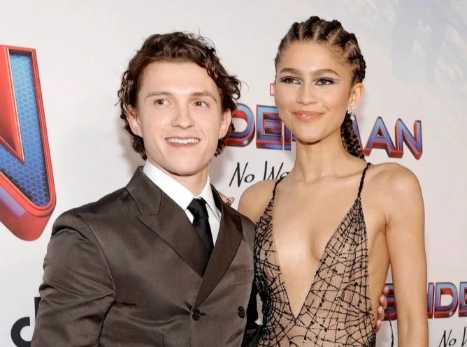 Tom Holland va Zendaya don ve song chung hinh anh