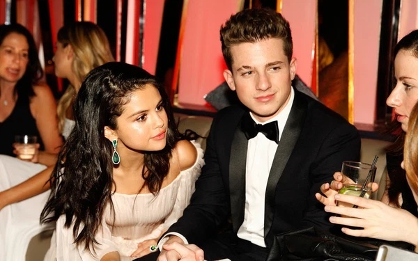 Justin Bieber ton thuong vi loi noi trong qua khu cua Charlie Puth hinh anh