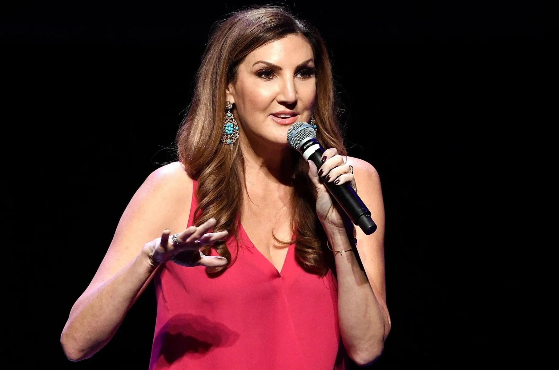 Nu dien vien bi ran hop so sau tai nan san khau hinh anh