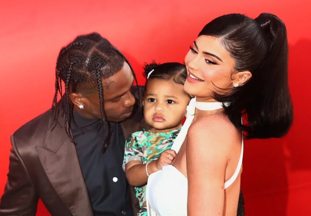 Kylie Jenner sinh con thu hai hinh anh