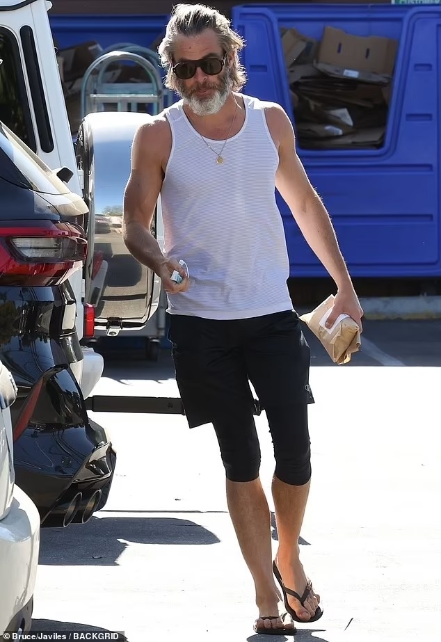 ngoai hinh kho nhan ra cua Chris Pine anh 1