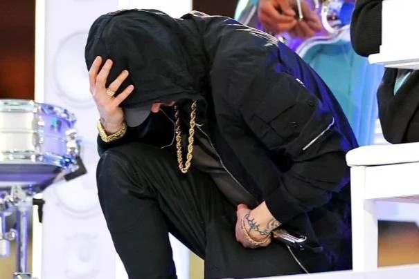 Ly do Eminem quy goi tren san khau Super Bowl hinh anh
