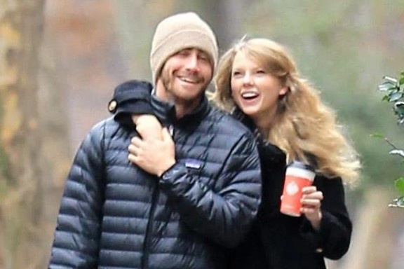 Jake Gyllenhaal khong gian Taylor Swift hinh anh