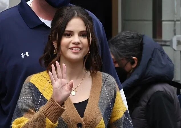 Selena Gomez tro lai truong quay hinh anh