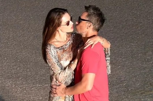 Sieu mau Alessandra Ambrosio va ban trai ky niem mot nam yeu hinh anh