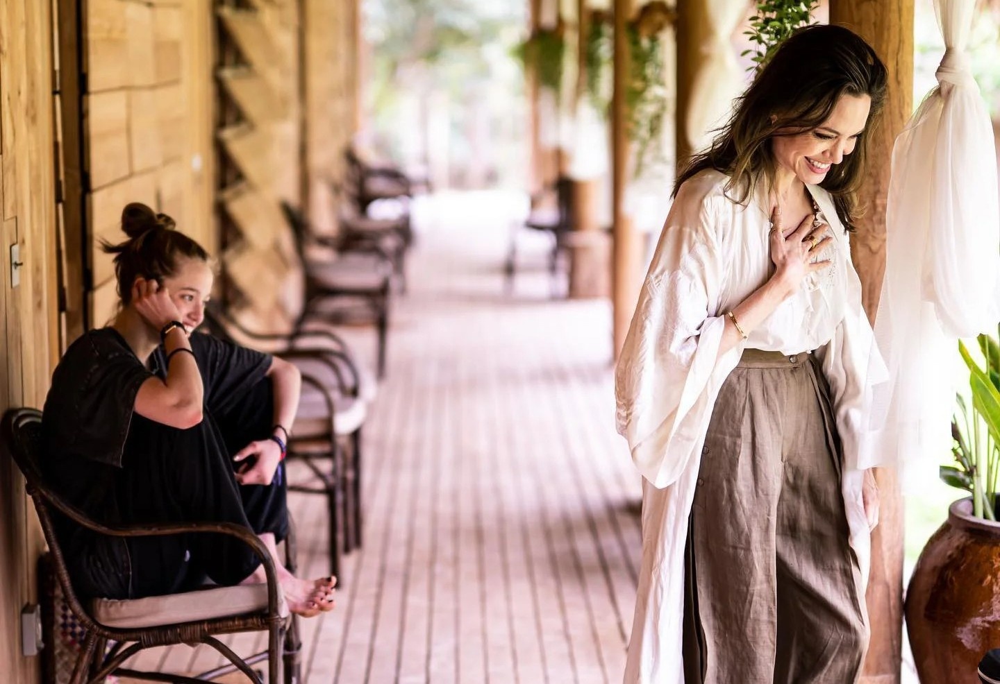 Angelina Jolie đến thăm Campuchia ảnh 2 Angelina Jolie den tham Campuchia anh 2