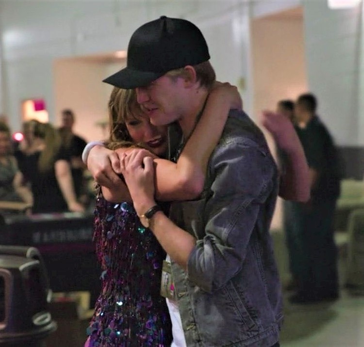 Taylor Swift đính hôn Joe Alwyn ảnh 3 Taylor Swift dinh hon Joe Alwyn anh 3
