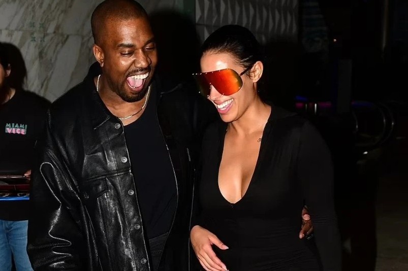 Kanye West di choi cung nguoi mau giong Kim Kardashian hinh anh