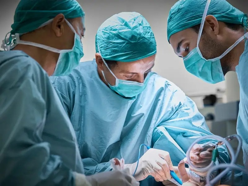 Rui ro khi phau thuat tham my mua dich covid-19 anh 5