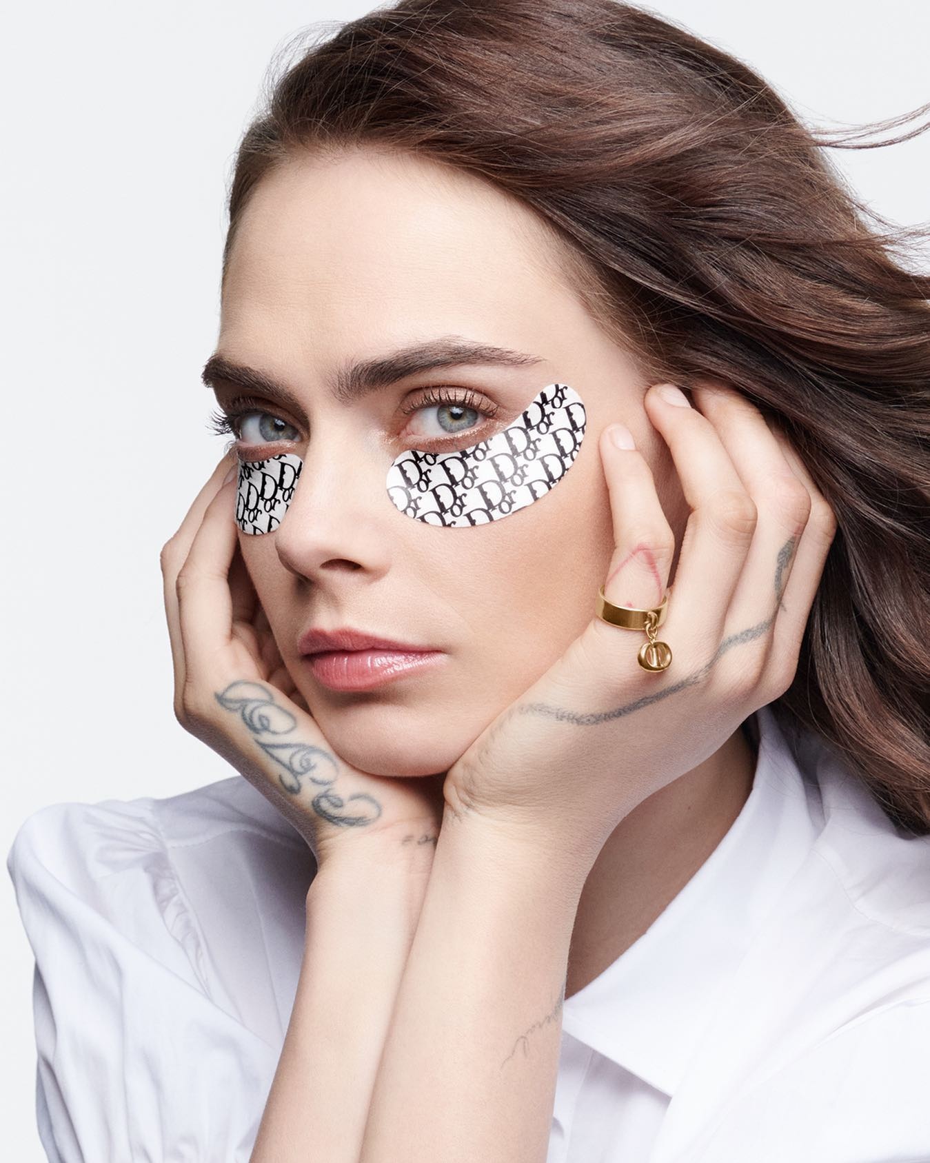 Cara Delevingne kiếm 135 triệu USD ảnh 1 Cara Delevingne kiem 135 trieu USD anh 1