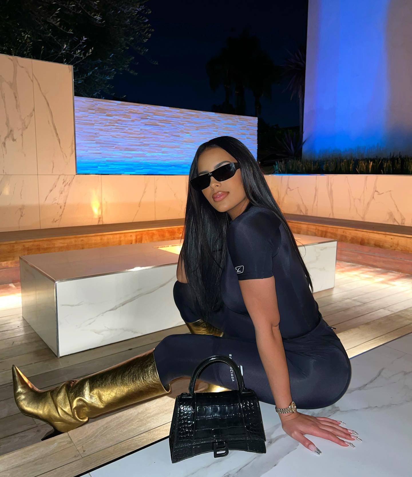 Kanye West hẹn hò bản sao Kim Kardashian ảnh 3 Kanye West hen ho ban sao Kim Kardashian anh 3