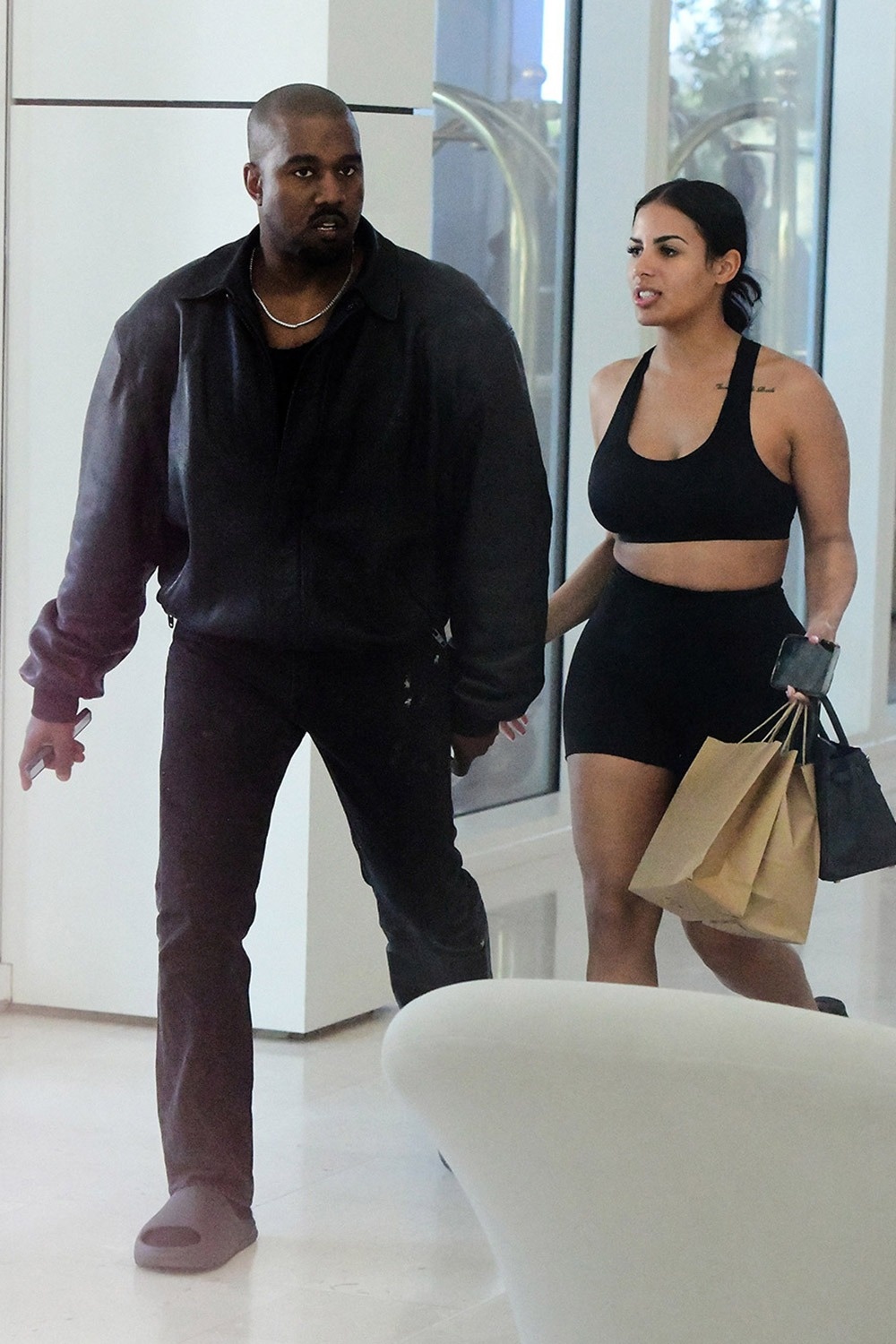 Kanye West hen ho ban sao Kim Kardashian anh 1