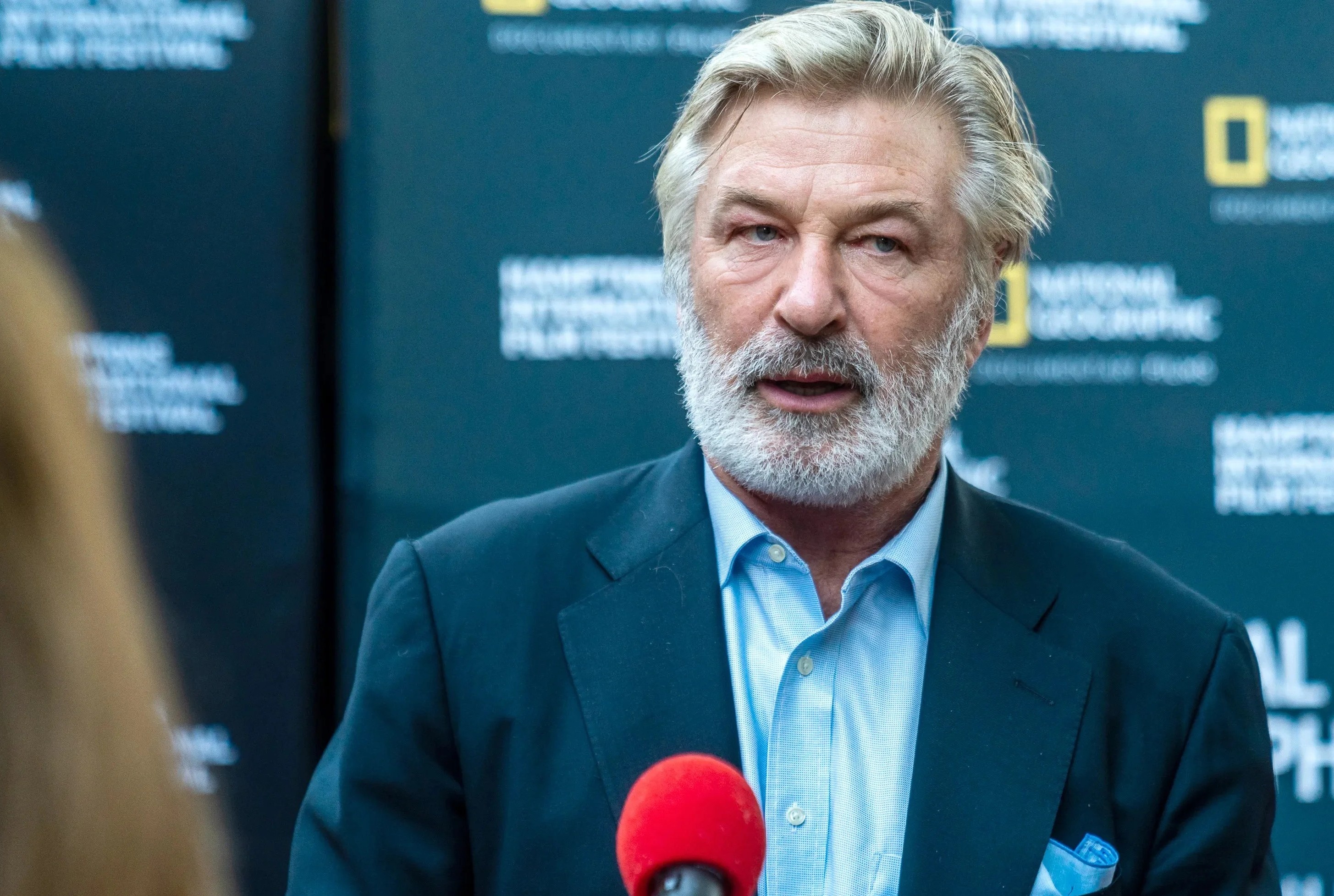 Alec Baldwin bi to vo trach nhiem trong vu ban chet nguoi hinh anh