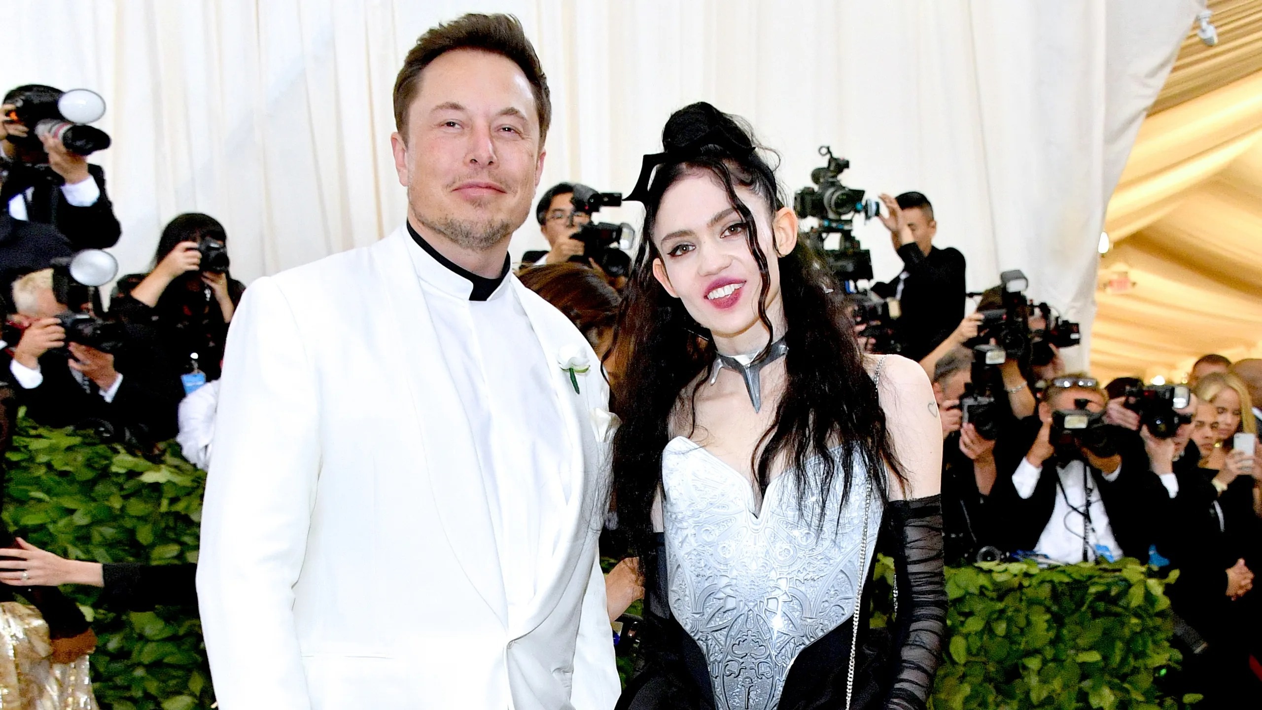 Grimes va Elon Musk o Met Gala 2018 anh 1
