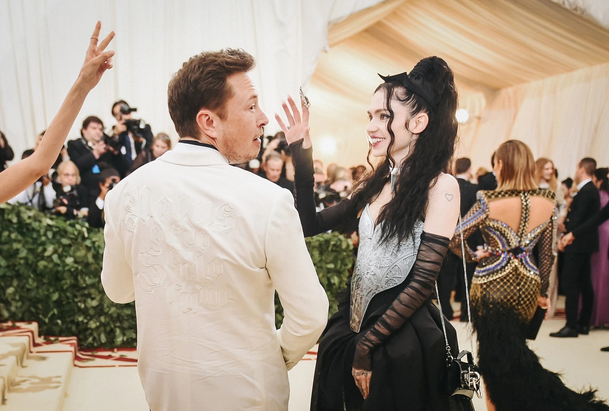 Grimes va Elon Musk o Met Gala 2018 anh 2