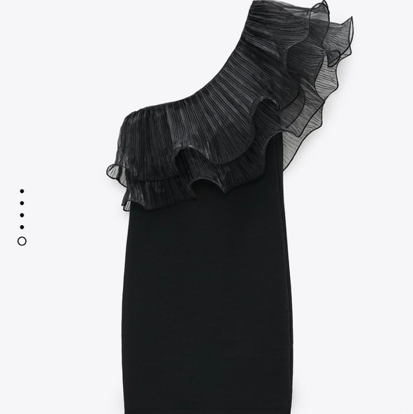 Do Thi Ha mac vay 750.000 dong o Miss World anh 3